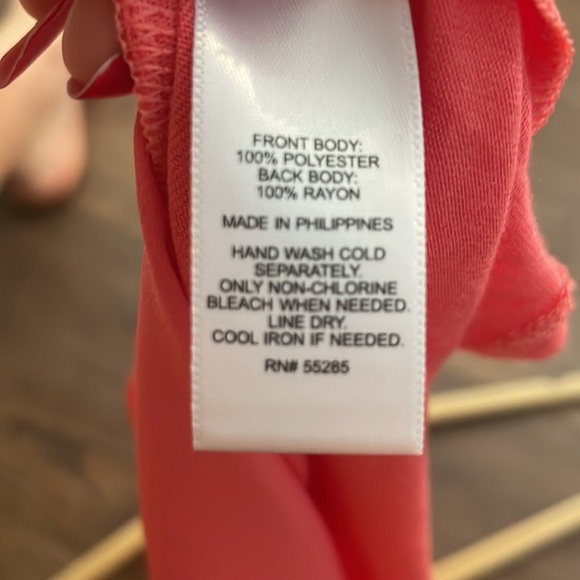 Express sleeveless blouse - Picture 6 of 9